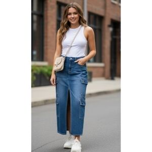 American Eagle Low Rise Denim Cargo Maxi Skirt Medium Wash Size 0 Distressed Hem